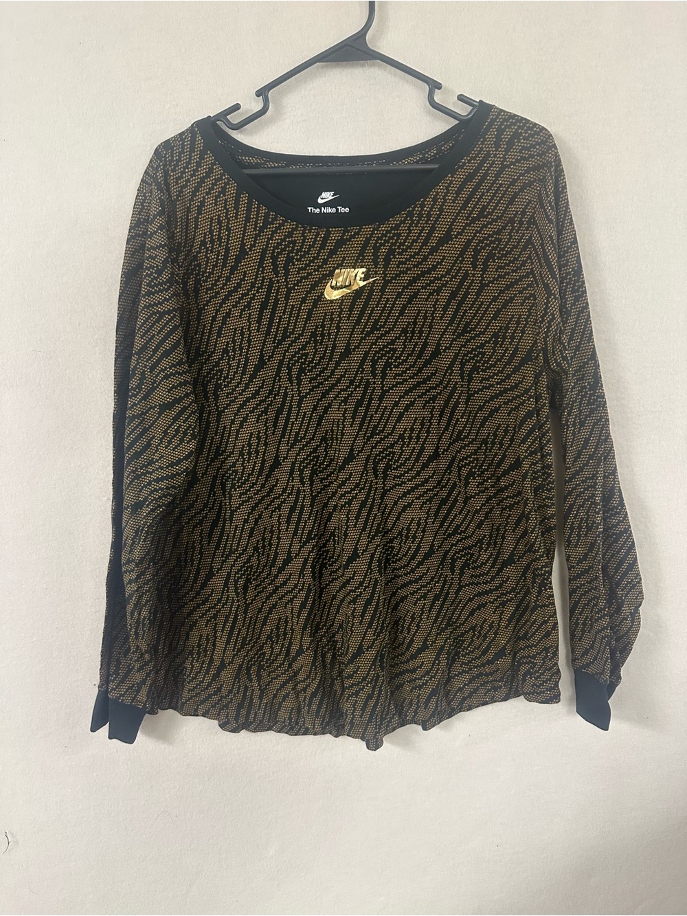 Women's Nike Plus Size FZ2463 Black Gold Long Sleeve Design Shirt Size 1X